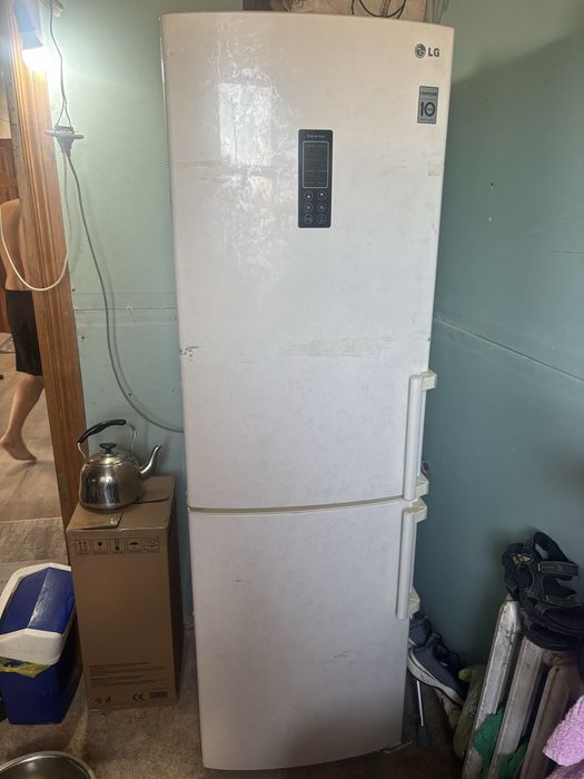 Продам холодильник работает отлично