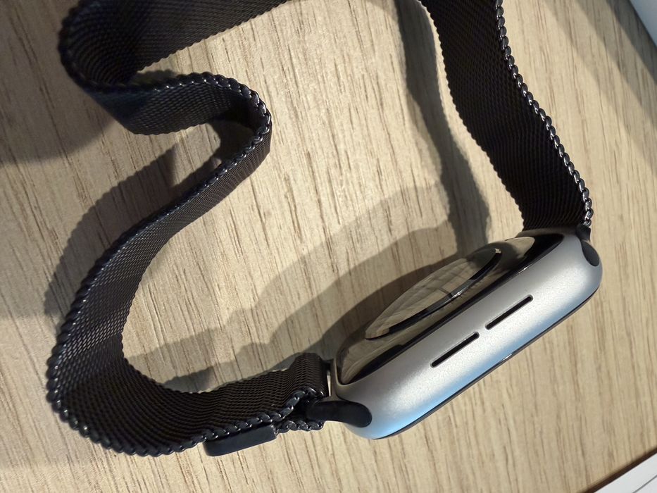 Apple watch Series 5 silver 44mm with milanese loop