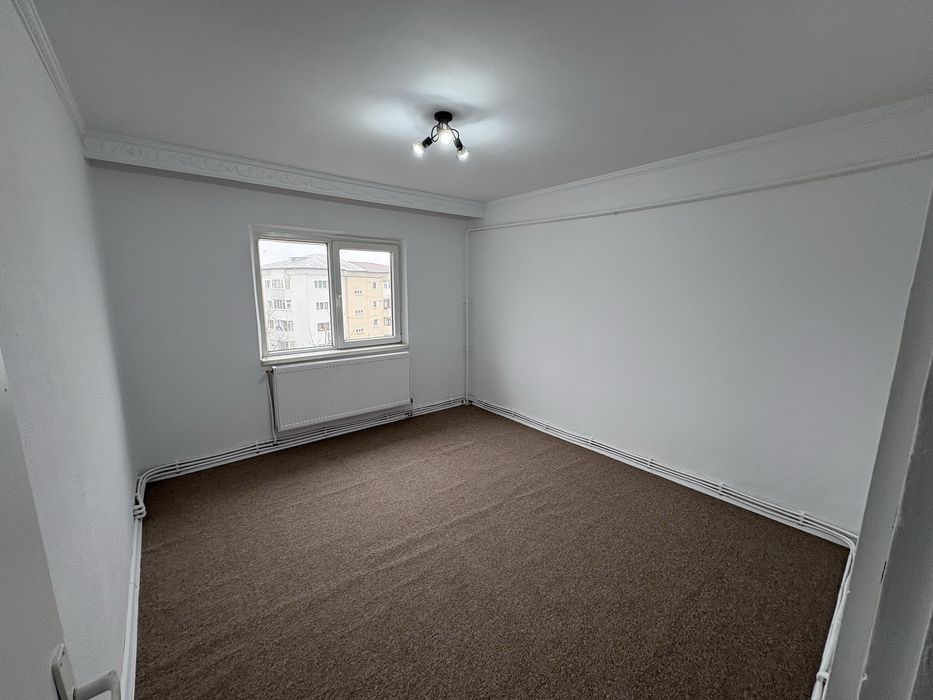 Inchiriez 2 camere decomandat