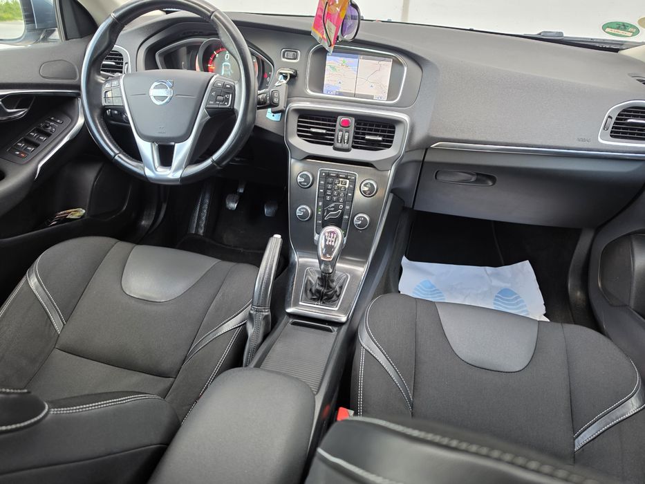 Volvo V40 2014 1.6diesel navi Camera Senzori keyless jante Import Nl