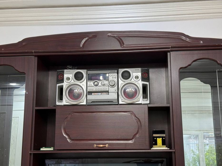 Стенка +Самсунг ТВ +Магнитофон срочна  сотилади. Холати аъло.