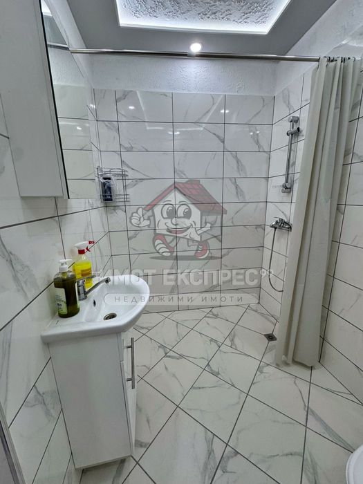 Обзаведен тристаен апартамент, нов, панорамна гледка, кв.Баба Тонка