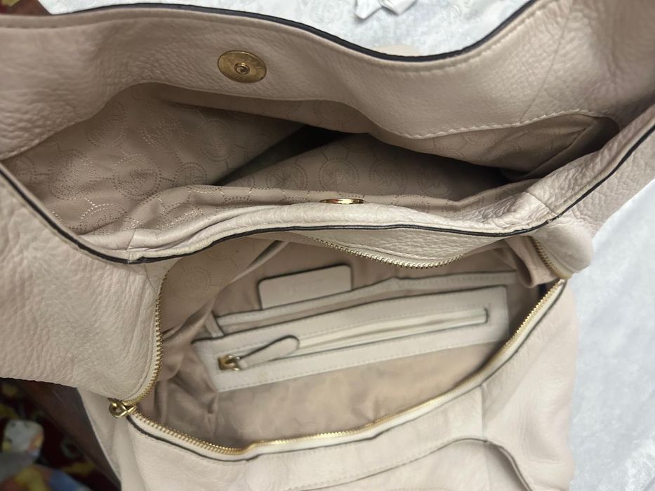 Geanta bej Michael Kors