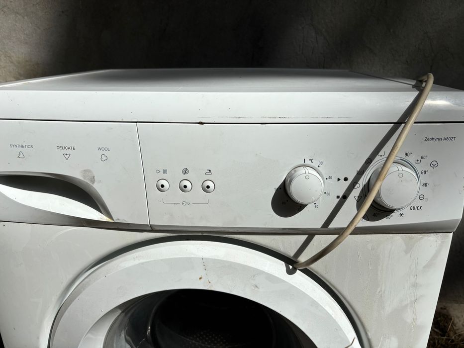 Пералня CROWN работи