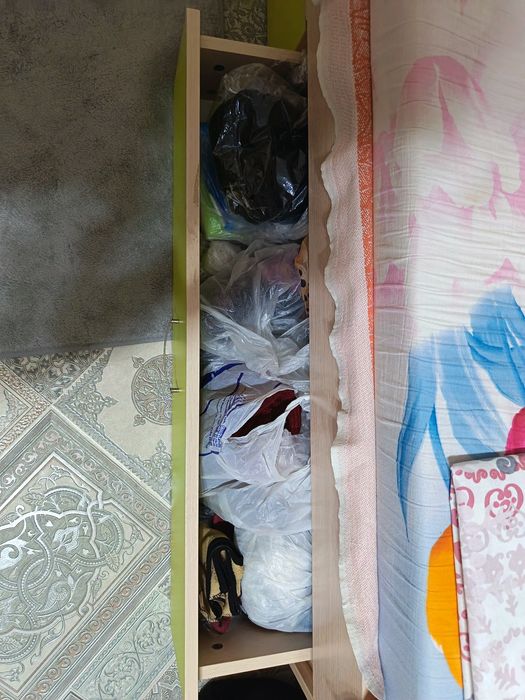 Подростковая кровать, хорошее качество, изьянов нету!