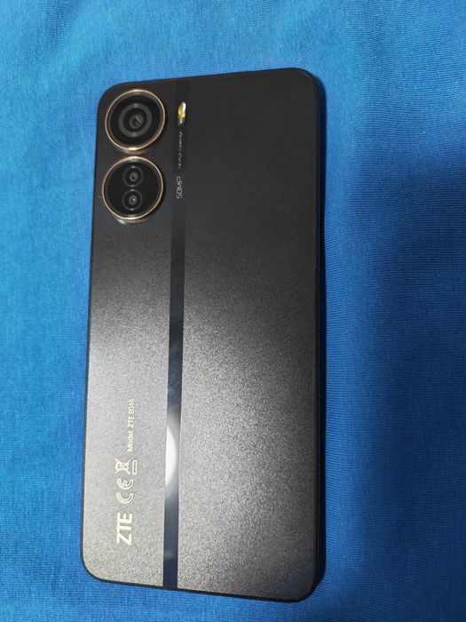 Vând  Telefon ZTE BLADE V40 DESIGN