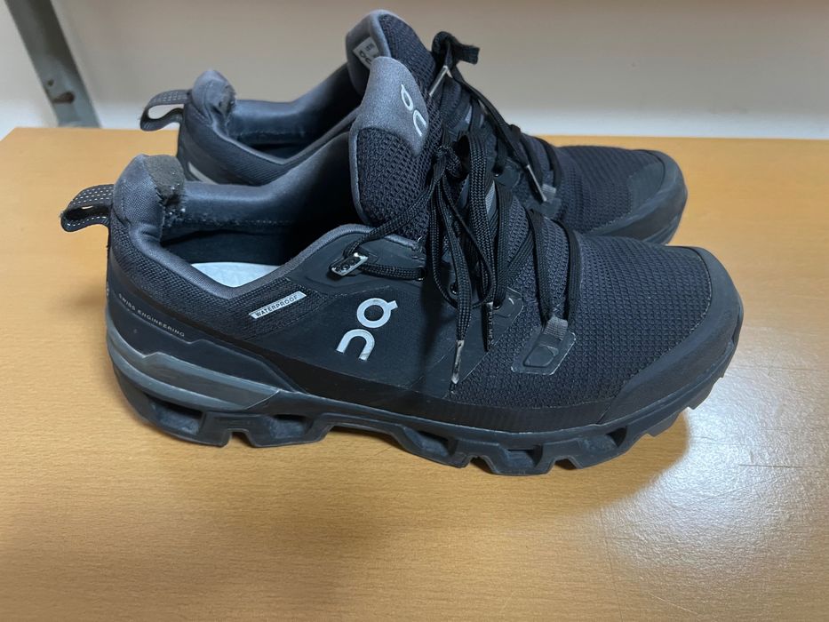 Продам фирменные кроссовки QC