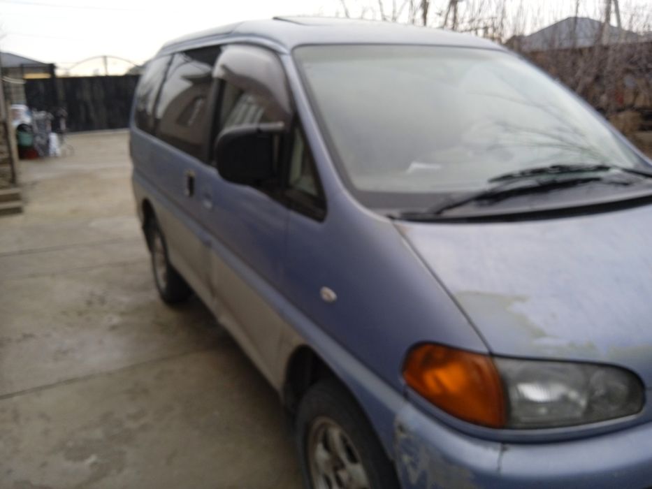 Делика срочна продаётся на ходу машина