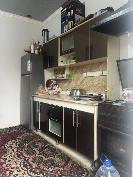 Uchastka sotiladi. 2.1 sotix, 2 ta xonali. TOPli, pol