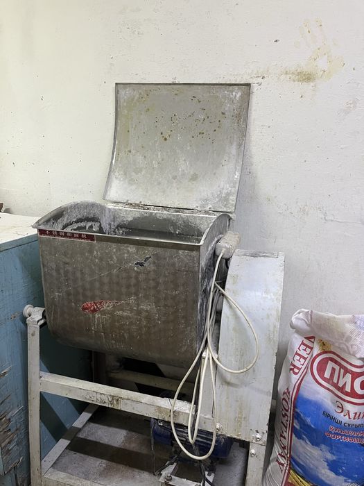 Тестомес / тестомесильная машина для пекарни