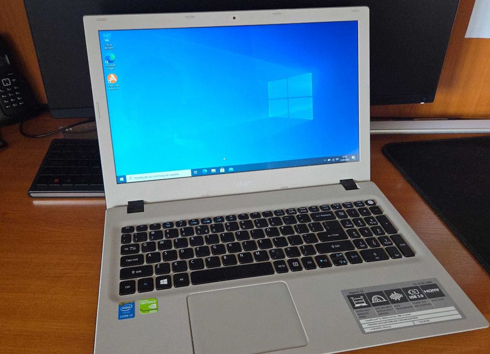 Vand laptop Acer - Baterie buna - ca nou - 15,6 inch - Geforce - SSD