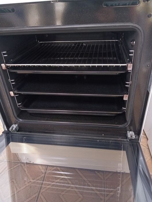 Свободно стояща печка с индукционни котлони VOSS  Electrolux Гаранция