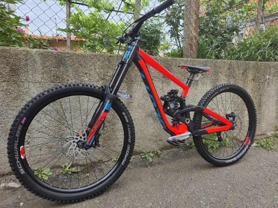 Scott Gambler S размер 27.5 цола Като нов, Rockshox Boxxer,  Downhill bike 4-бутални Sram Guide спирачки Алуминиев велосипед мекица