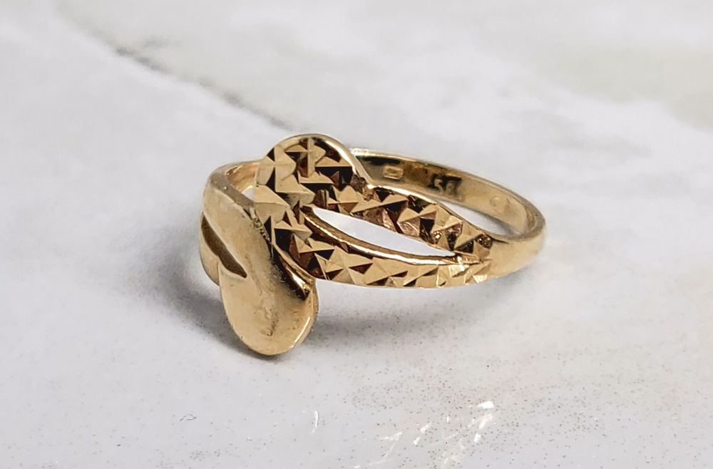 Inel din aur de 14K cu model texturat – mărime 56, 2,35 g