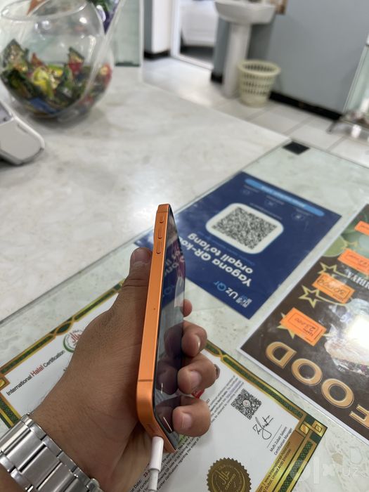 Iphone 11 sotiladi 17 korpus fesaidi ishlamaydi