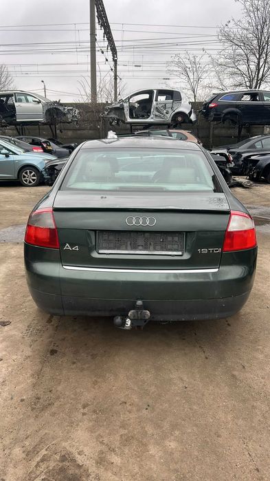 Dezmembrez Audi A4 B6 berlina an 2003 1.9 tdi 131cp