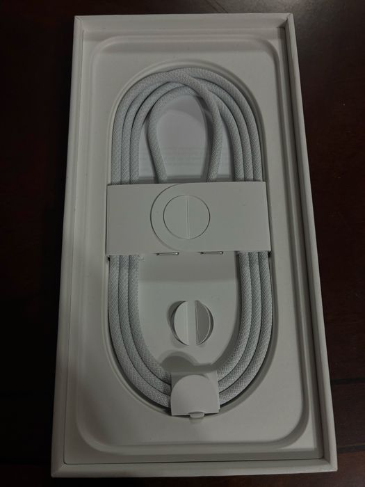 iPhone 16e 128GB Black, полный комплект