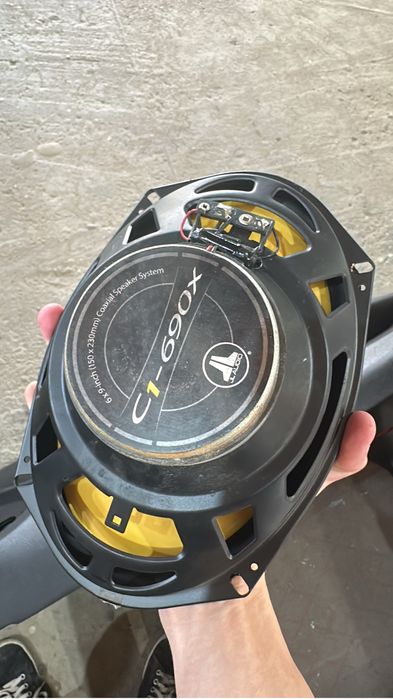 Динамик JL Audio на авто Колонки