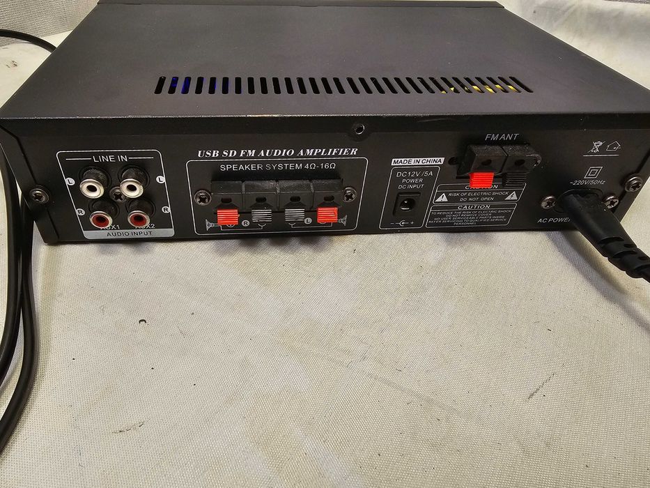 Statie Amplificator Audio Bluetooth AV-568BT USB SD Radio FM Karaoke 220V 12V