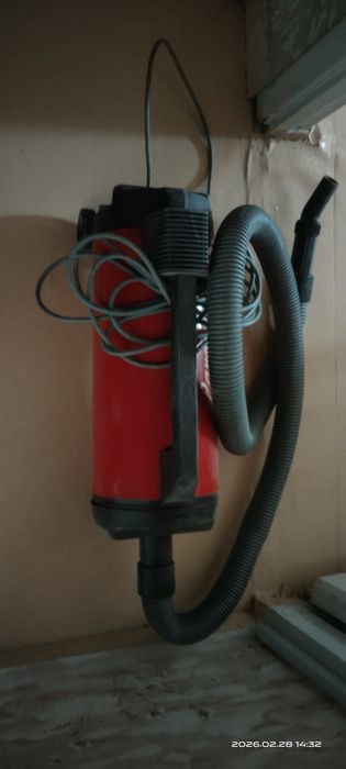 Пылесос Ракета красный