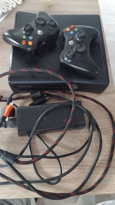 Xbox360 със 15 вградени игри