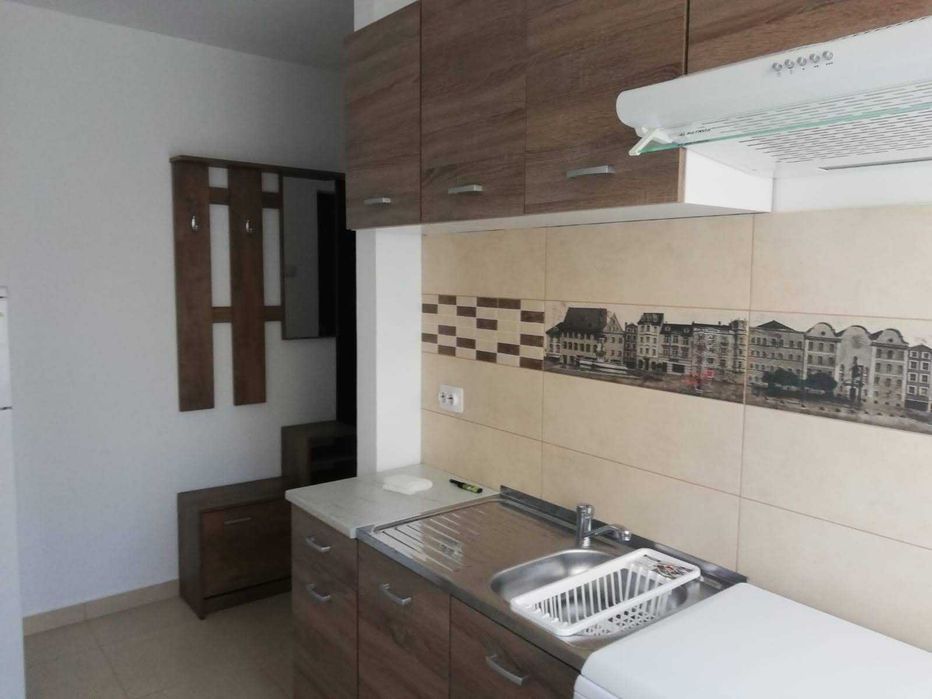 Inchiriez garsoniera zona centrala, langa "Casa Cartii"
