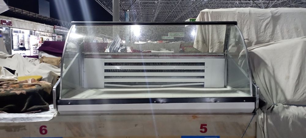 СРОЧНО Продается витрынный холодильник
