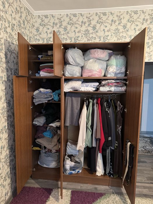 Продам большой шкаф