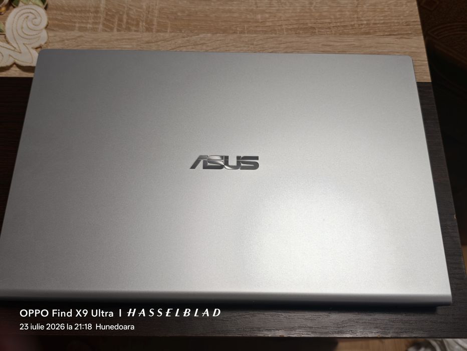 Asus VivoBook 15 inch / Ryzer 3 / 256 GB / 8 GB RAM