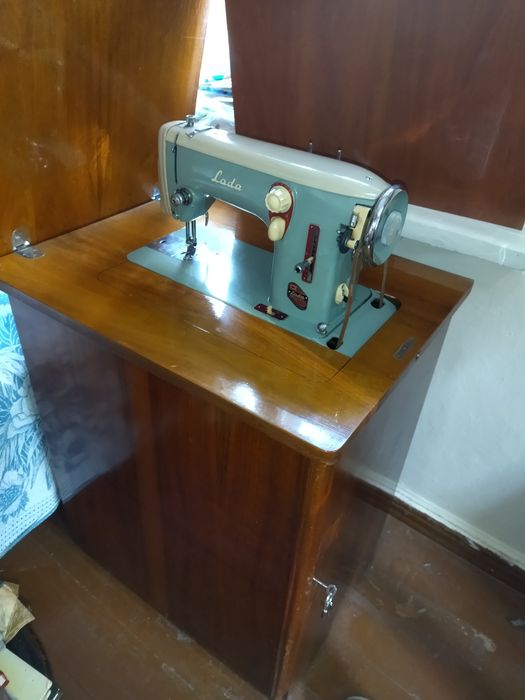 Продаю швейную машинку