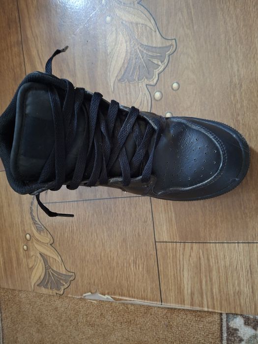 Adidasi Jordan 1  negri