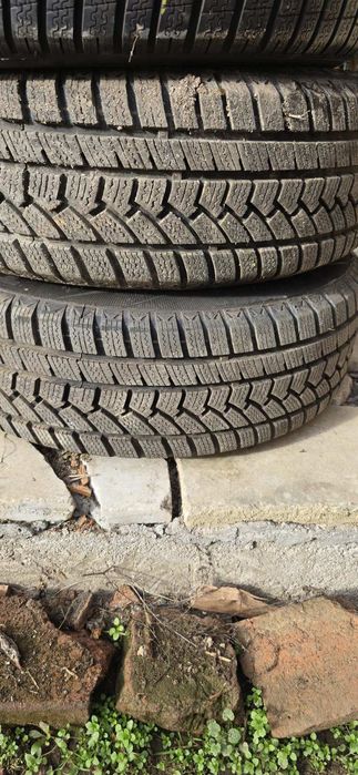 Продавам гуми за форд