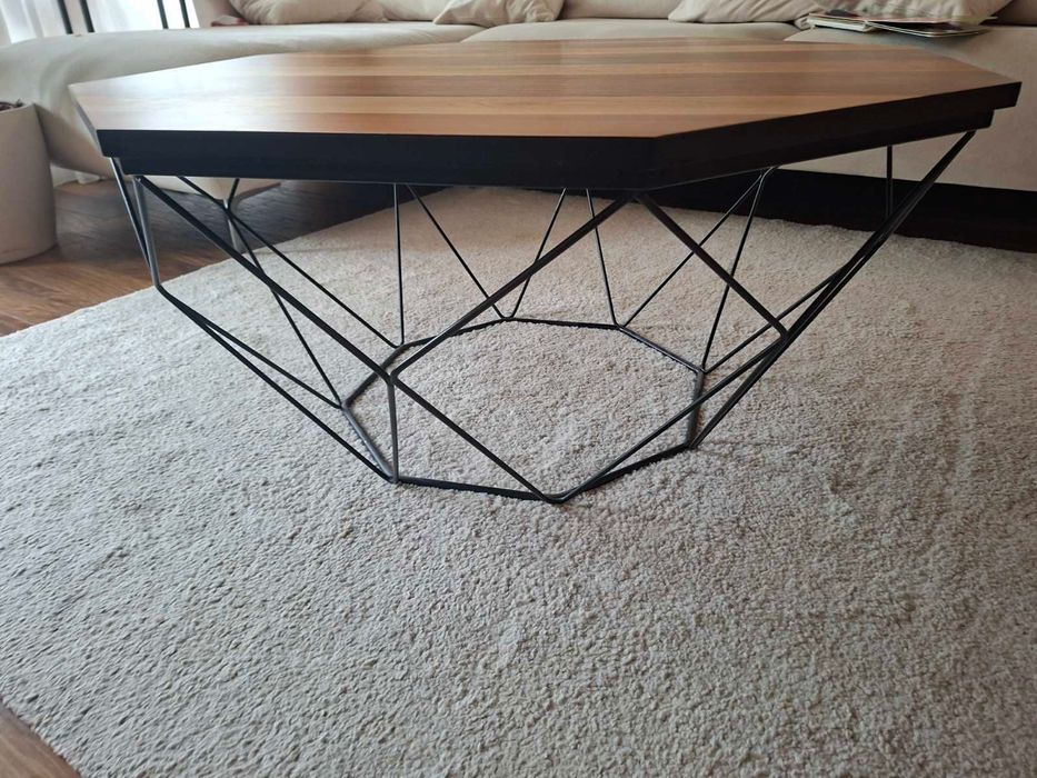 Дървена холна маса