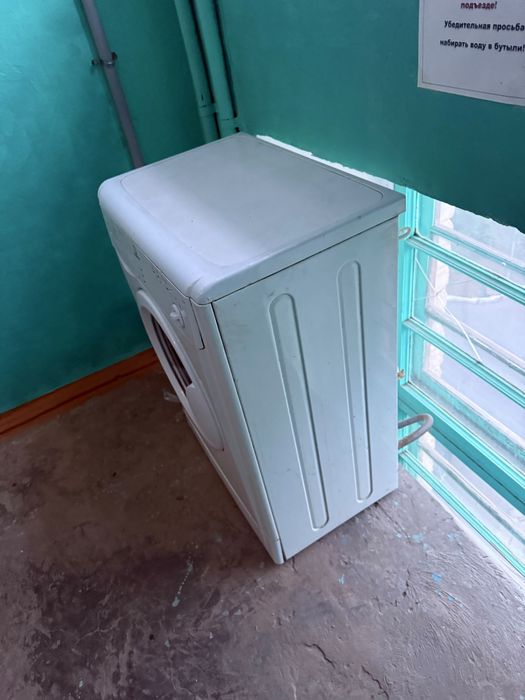 Продам стиральную машину INDESIT