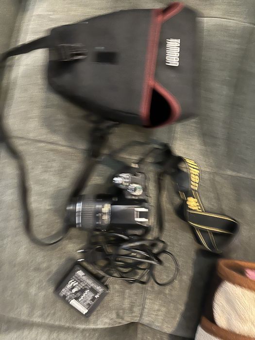 DSLR Nikon D40 + obiectiv 18–55mm + husa