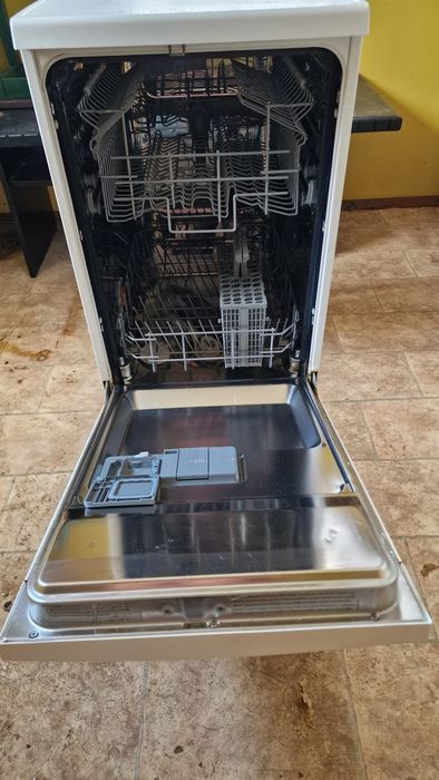 Продавам съдомиялна AEG