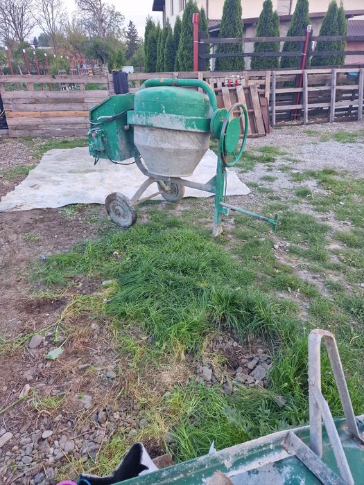 Betoniera mare. 5. Sau 6 roabe