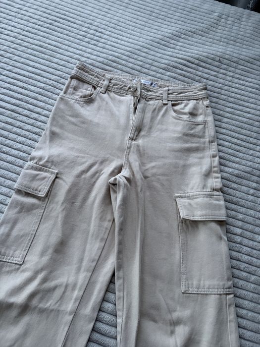 Cargo панталони Cropp