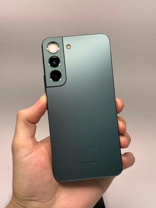 Телефон Samsung S22