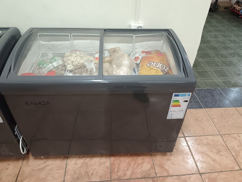 Продам витринный холодильник