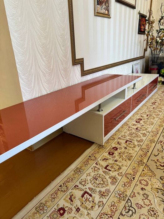 Консоль под телевизор