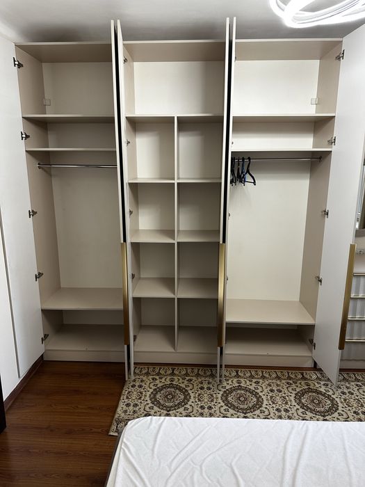 Почти новый спальный гарнитур