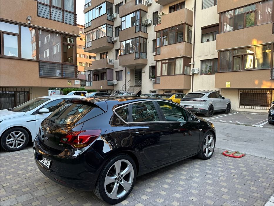 Vand opel astra j motor 1.7 diesel an 2011 masina întreținută
