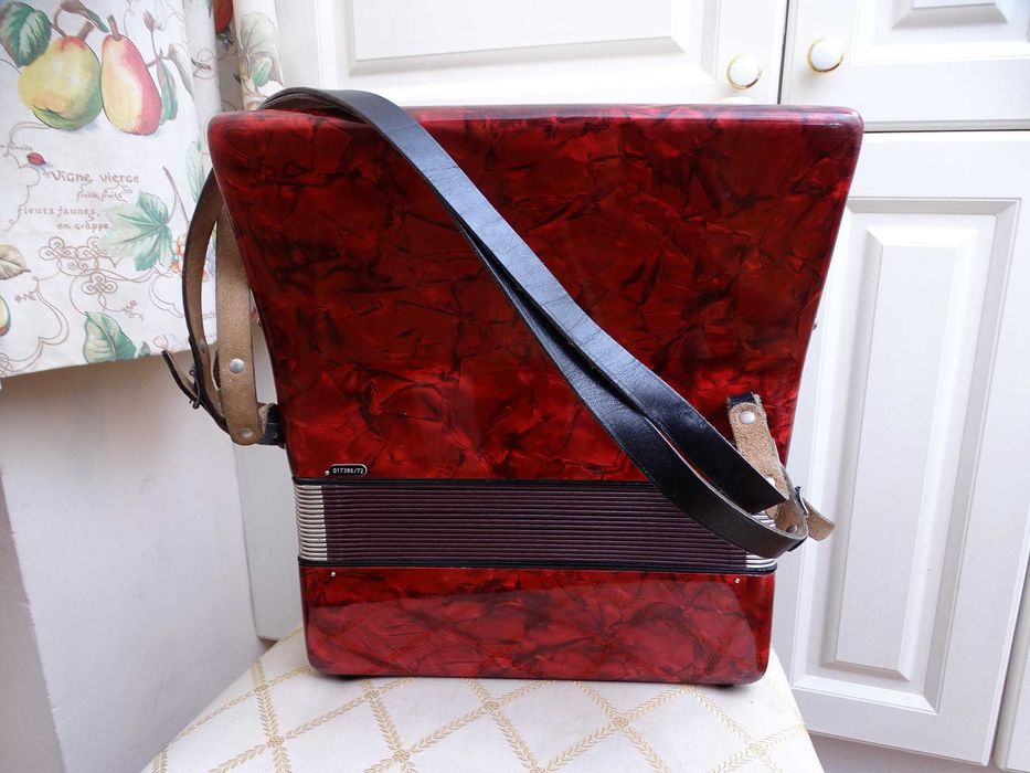 Акордеон Велтмайстер Стела 40 баса