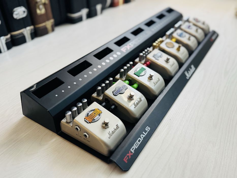 КОЛЕКЦИОНЕРСКА! Педалера с ефекти за китара Marshall PB-8!