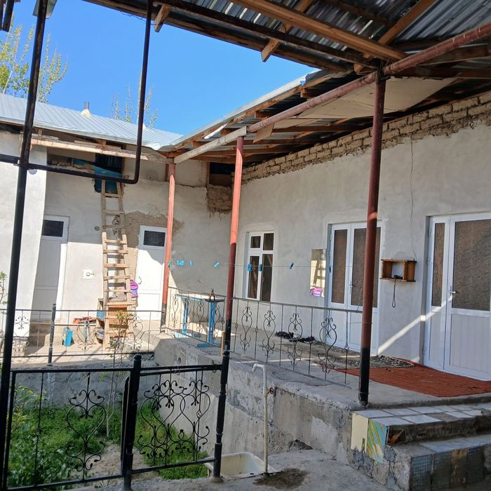 Hovli srochna sotiladi