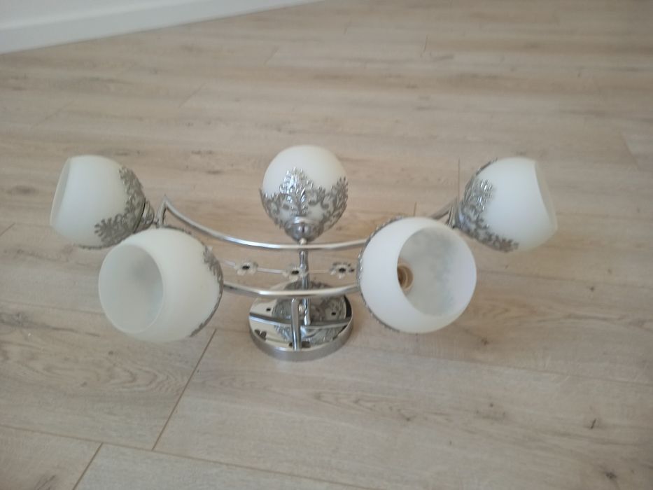 Люстра б/у 5 плафонов цена цена 250 тысяч сум.