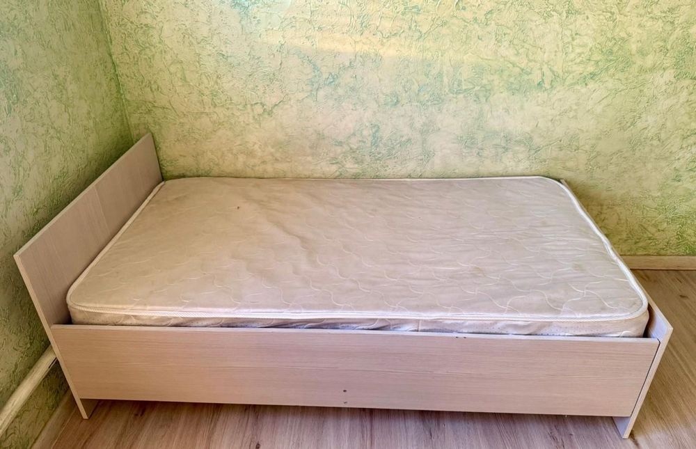 Кравать из дерево