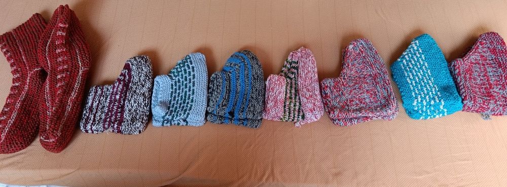 8 чифта нови ръчно плетени терлици