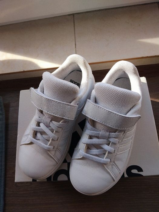 Бели маратонки ADIDAS